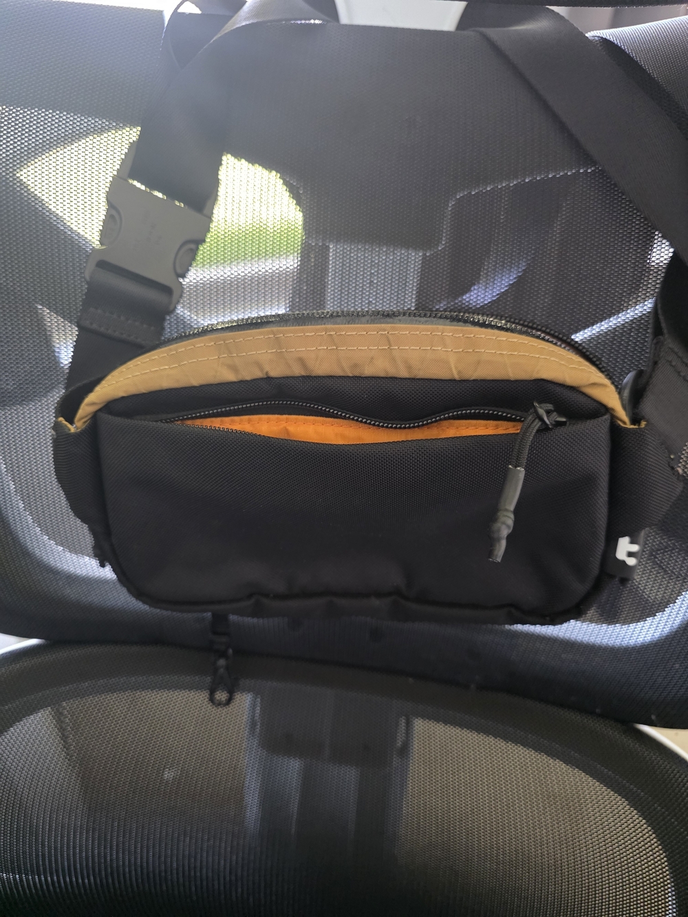 Crossbody Sling Bag. - Picture 4 of 6